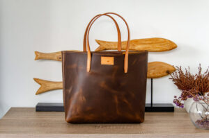 Elayne Tote Bag in Brown Rustic Hiker