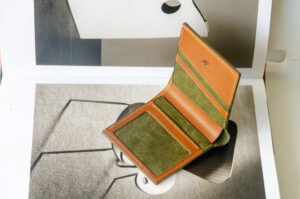 Auron Bifold in Olive and Brown