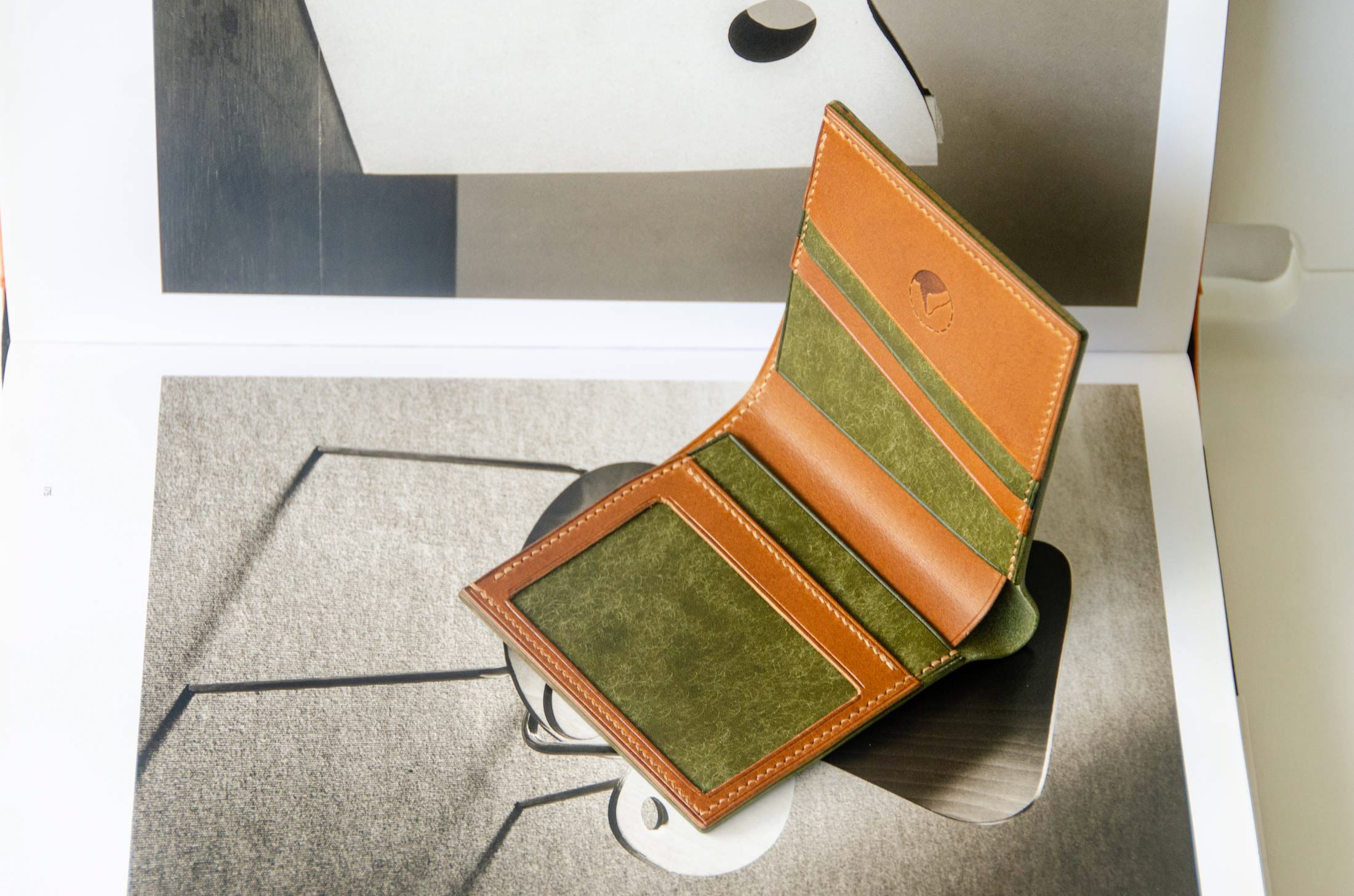 Auron Bifold in Olive and Brown