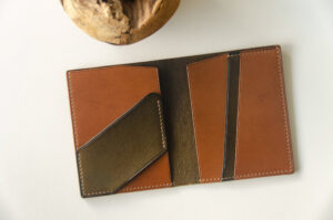 Auron Wallet in Olive and Whiskey