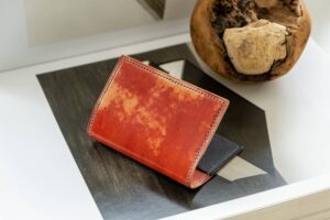 Rahvin Luxury Cardholder in Marbled Red Shell Cordovan and Black Pueblo
